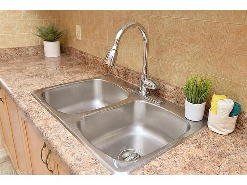 4-897 Stone Church Road E, Hamilton, ON - Indoor Photo Showing Kitchen With Double Sink