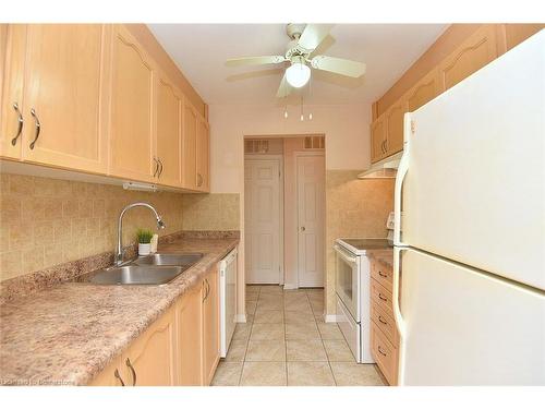 4-897 Stone Church Road E, Hamilton, ON - Indoor Photo Showing Kitchen With Double Sink