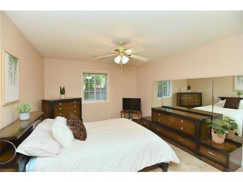 4-897 Stone Church Road E, Hamilton, ON - Indoor Photo Showing Bedroom