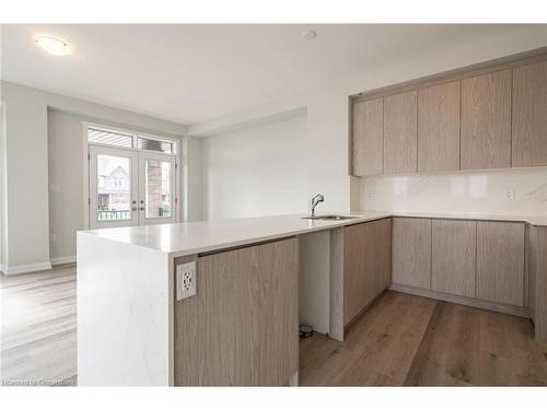 126 Picardy Drive, Hamilton, ON - Indoor Photo Showing Kitchen