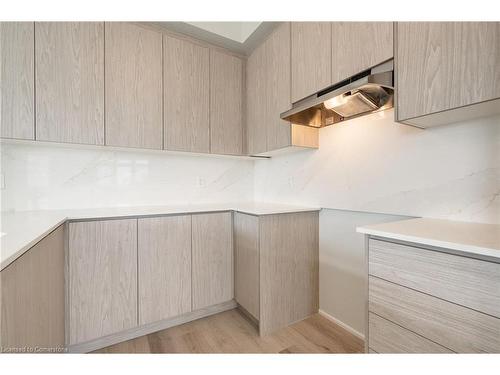 126 Picardy Drive, Hamilton, ON - Indoor Photo Showing Kitchen