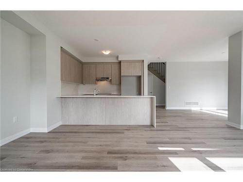 126 Picardy Drive, Hamilton, ON - Indoor Photo Showing Kitchen