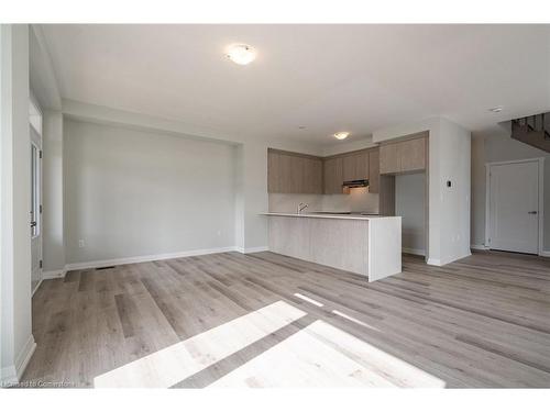 126 Picardy Drive, Hamilton, ON - Indoor Photo Showing Kitchen