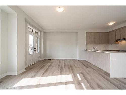 126 Picardy Drive, Hamilton, ON - Indoor Photo Showing Kitchen