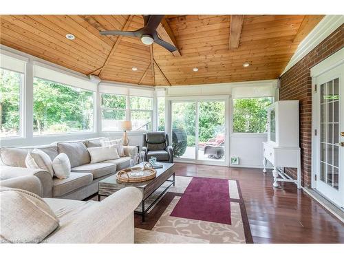 26 Wildan Drive, Flamborough, ON - Indoor Photo Showing Living Room