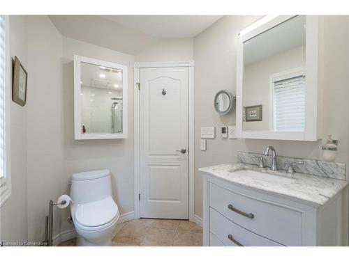 956 Lynden Road, Lynden, ON - Indoor Photo Showing Bathroom