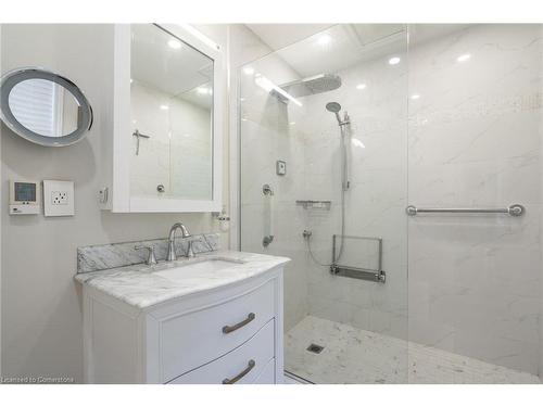 956 Lynden Road, Lynden, ON - Indoor Photo Showing Bathroom