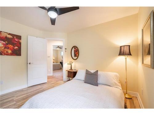 956 Lynden Road, Lynden, ON - Indoor Photo Showing Bedroom