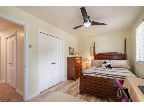 956 Lynden Road, Lynden, ON - Indoor Photo Showing Bedroom