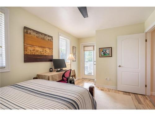 956 Lynden Road, Lynden, ON - Indoor Photo Showing Bedroom