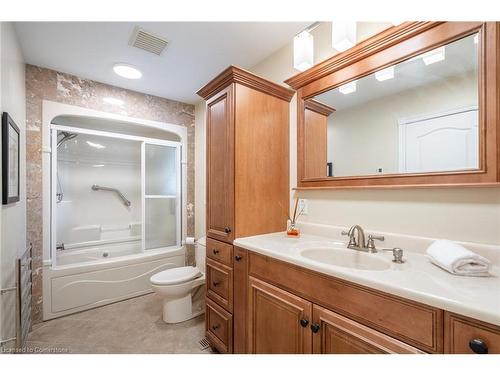 956 Lynden Road, Lynden, ON - Indoor Photo Showing Bathroom