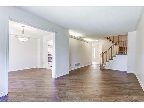 21-1415 Hazelton Boulevard, Burlington, ON - Indoor Photo Showing Other Room