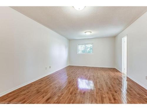 21-1415 Hazelton Boulevard, Burlington, ON - Indoor Photo Showing Other Room