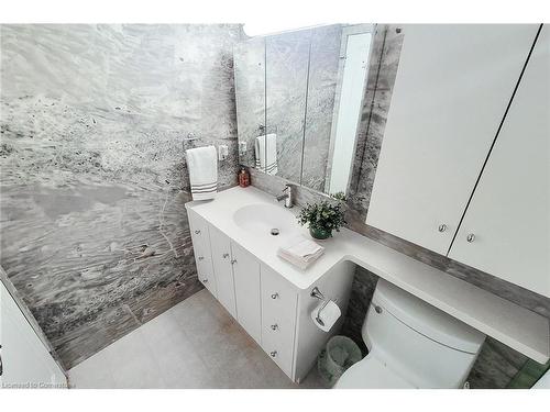 108-1225 North Shore Boulevard E, Burlington, ON - Indoor Photo Showing Bathroom