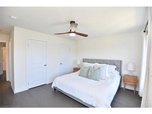 5-383 Dundas Street E, Waterdown, ON - Indoor Photo Showing Bedroom