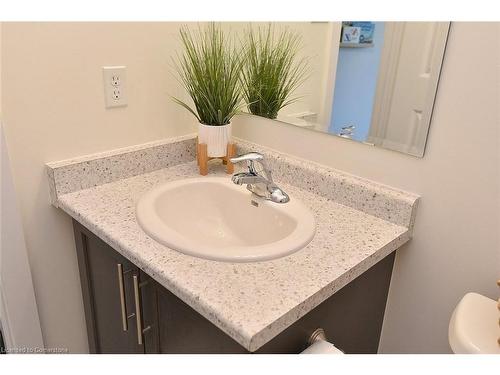 5-383 Dundas Street E, Waterdown, ON - Indoor Photo Showing Bathroom