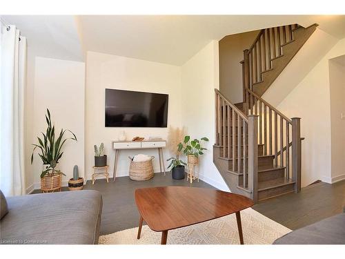 5-383 Dundas Street E, Waterdown, ON - Indoor Photo Showing Living Room