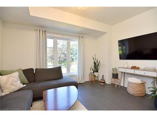 5-383 Dundas Street E, Waterdown, ON - Indoor Photo Showing Living Room