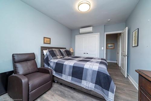 603-350 Concession Street, Hamilton, ON - Indoor Photo Showing Bedroom