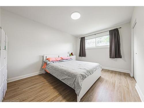 96 Cardinal Drive, Hamilton, ON - Indoor Photo Showing Bedroom