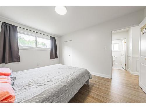 96 Cardinal Drive, Hamilton, ON - Indoor Photo Showing Bedroom