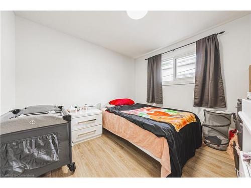 96 Cardinal Drive, Hamilton, ON - Indoor Photo Showing Bedroom