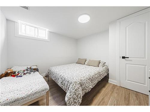 96 Cardinal Drive, Hamilton, ON - Indoor Photo Showing Bedroom