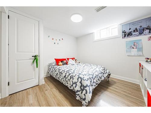 96 Cardinal Drive, Hamilton, ON - Indoor Photo Showing Bedroom