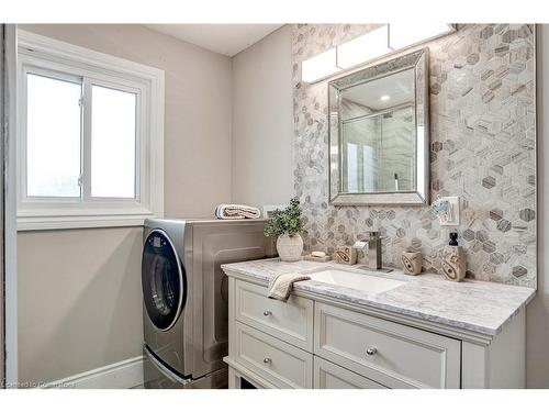 36 Blenheim Drive, Hamilton, ON - Indoor Photo Showing Laundry Room