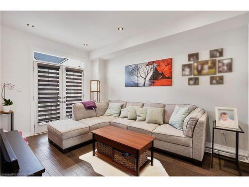 11 Pringle Lane, Ancaster, ON - Indoor Photo Showing Living Room