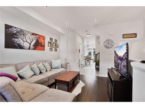 11 Pringle Lane, Ancaster, ON - Indoor Photo Showing Living Room