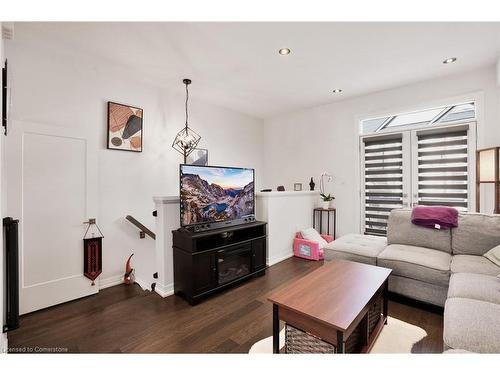 11 Pringle Lane, Ancaster, ON - Indoor Photo Showing Living Room