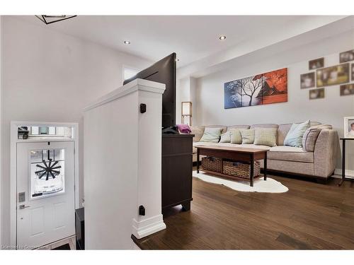 11 Pringle Lane, Ancaster, ON - Indoor Photo Showing Living Room