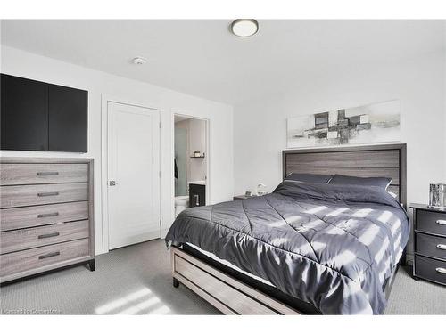 11 Pringle Lane, Ancaster, ON - Indoor Photo Showing Bedroom