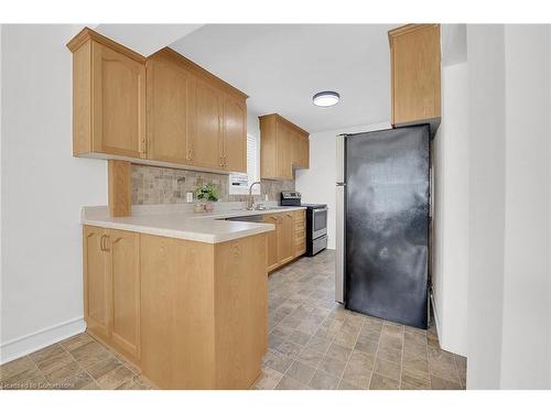 11 Duncombe Drive, Hamilton, ON - Indoor Photo Showing Kitchen