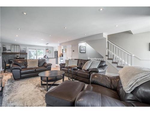 3-2070 Brant Street, Burlington, ON - Indoor Photo Showing Living Room