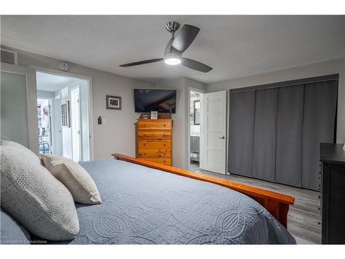 3-2070 Brant Street, Burlington, ON - Indoor Photo Showing Bedroom