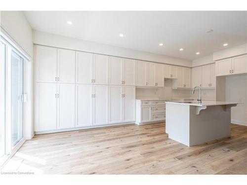 11 Raspberry Lane, Mount Hope, ON - Indoor Photo Showing Kitchen