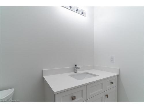 11 Raspberry Lane, Mount Hope, ON - Indoor Photo Showing Bathroom