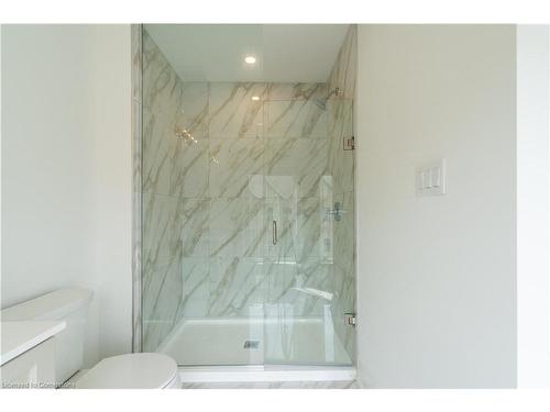 11 Raspberry Lane, Mount Hope, ON - Indoor Photo Showing Bathroom