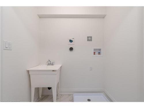 11 Raspberry Lane, Mount Hope, ON - Indoor Photo Showing Bathroom