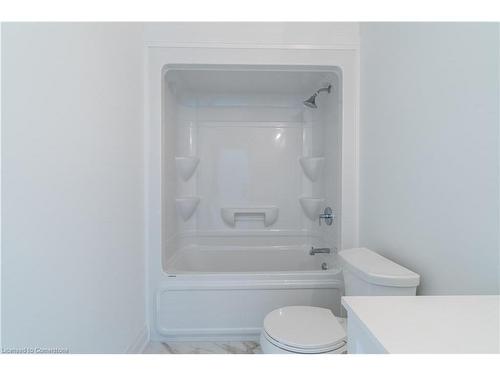 11 Raspberry Lane, Mount Hope, ON - Indoor Photo Showing Bathroom