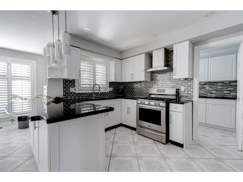 35 Lido Drive, Stoney Creek, ON - Indoor Photo Showing Kitchen With Double Sink With Upgraded Kitchen