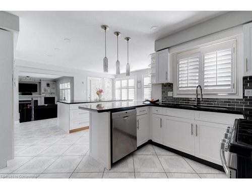 35 Lido Drive, Stoney Creek, ON - Indoor Photo Showing Kitchen With Upgraded Kitchen