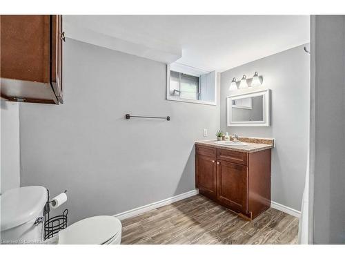 2-143 Hope Avenue, Hamilton, ON - Indoor Photo Showing Bathroom