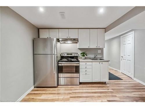 2-143 Hope Avenue, Hamilton, ON - Indoor Photo Showing Kitchen