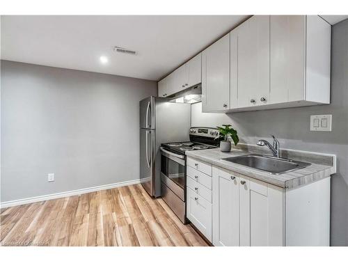 2-143 Hope Avenue, Hamilton, ON - Indoor Photo Showing Kitchen