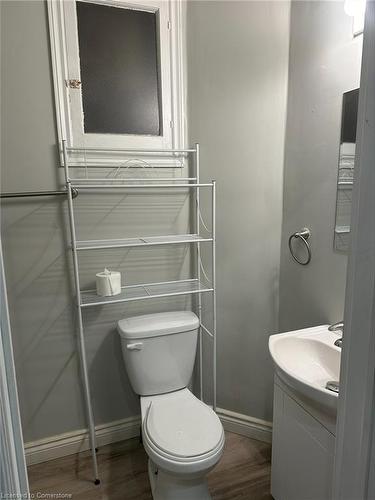 193 Balmoral Avenue N, Hamilton, ON - Indoor Photo Showing Bathroom