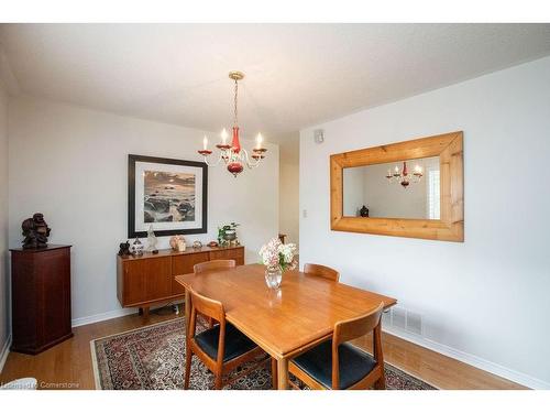 1084 Clearview Avenue, Burlington, ON - Indoor Photo Showing Dining Room