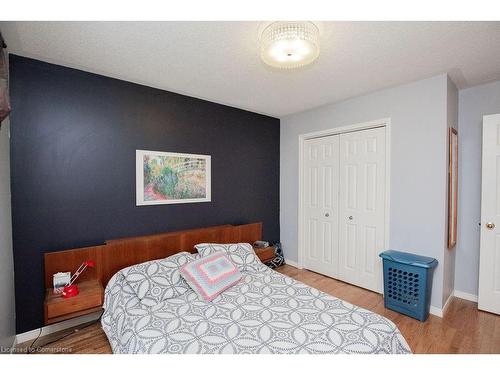 1084 Clearview Avenue, Burlington, ON - Indoor Photo Showing Bedroom